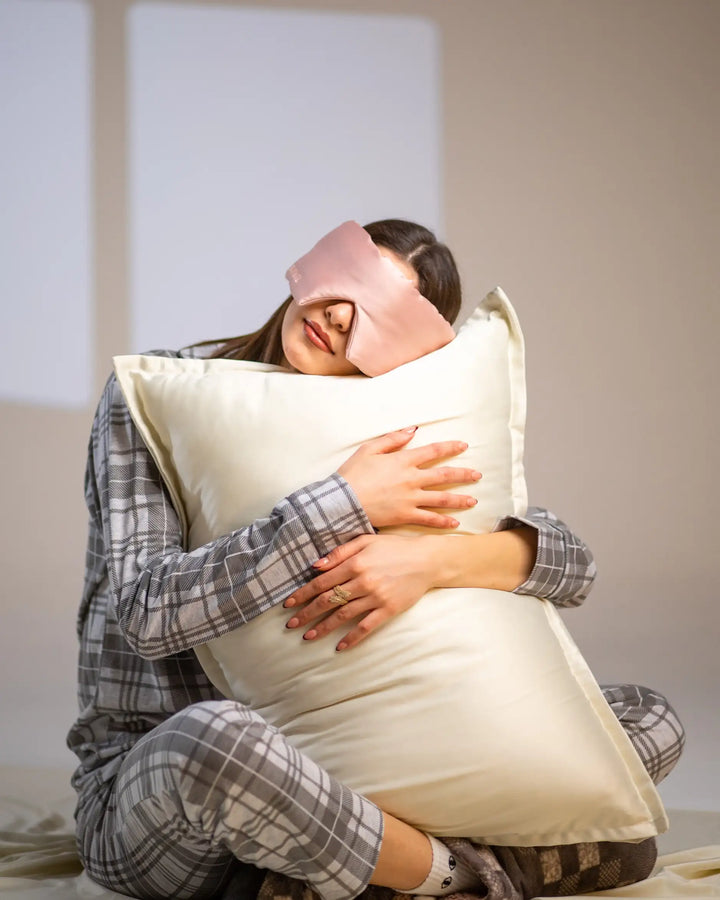Masque de sommeil (rose poudré)