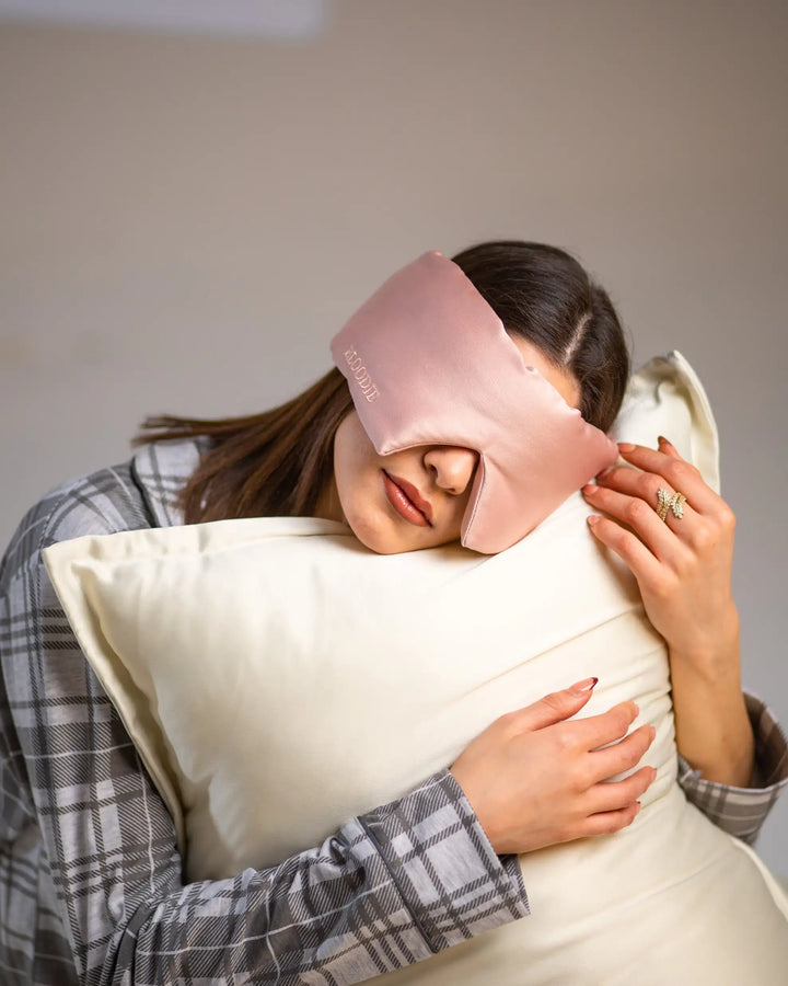 Masque de sommeil (rose poudré)